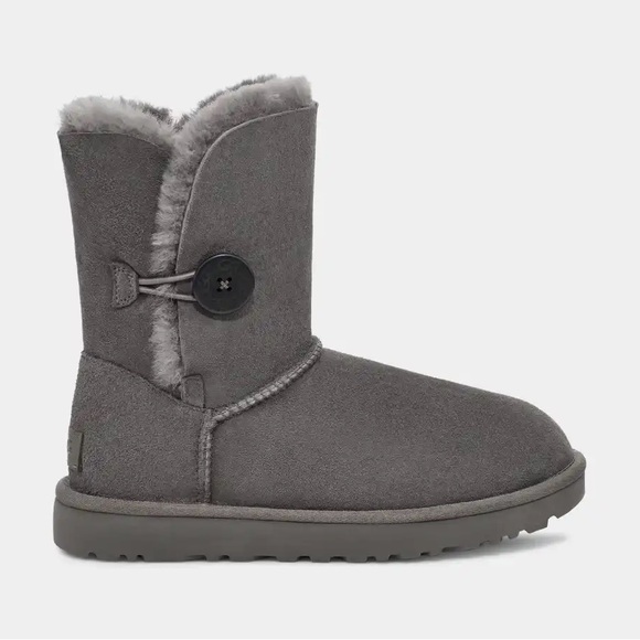 GREY UGGS SIZE 8 - Picture 2 of 4